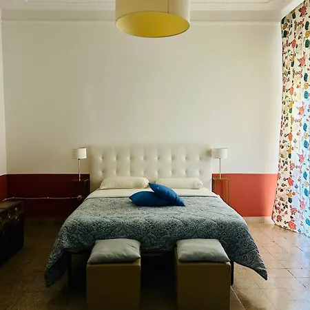 Downtown And Castellamare Station Holiday home *