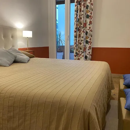 Downtown And Castellamare Station Holiday home *
